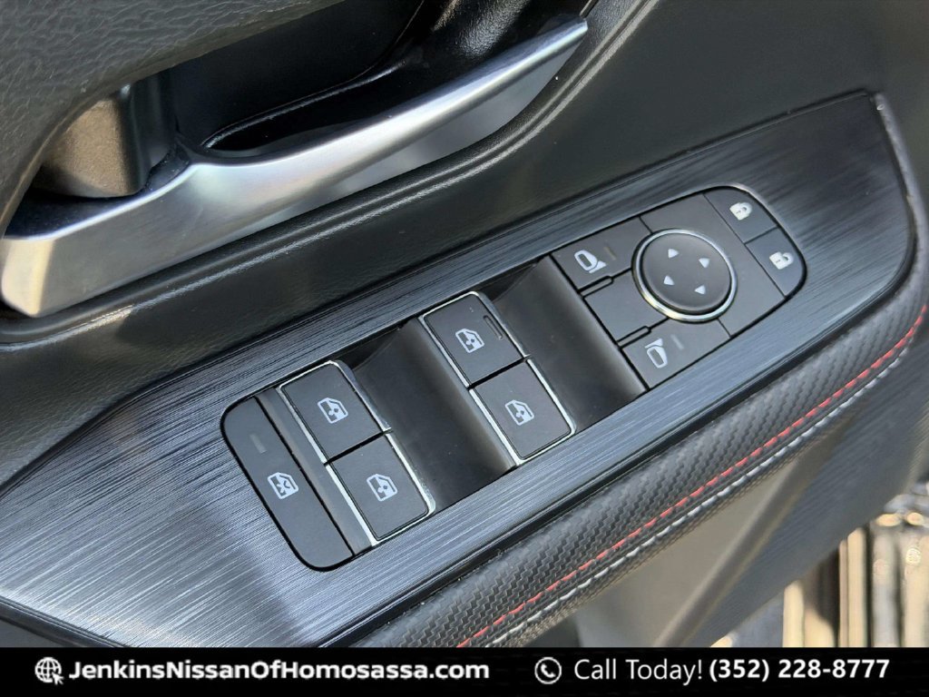 Used 2025 Nissan Kicks SR w/ SR Premium Package FWD image 18