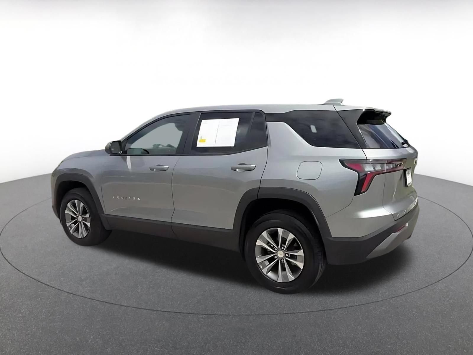 Used 2025 Chevrolet Equinox LT FWD image 10