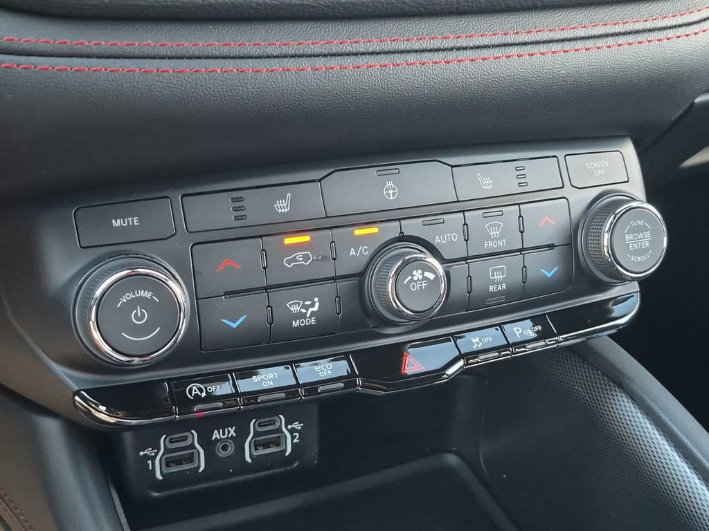 Used 2025 Dodge Durango GT AWD/4WD image 33