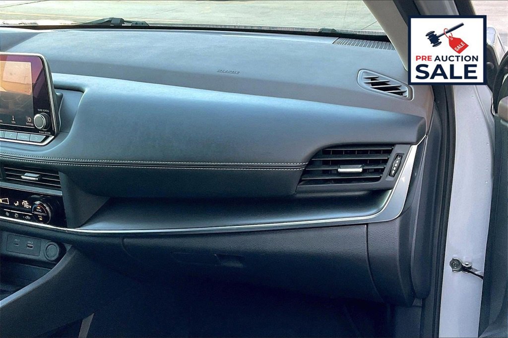 Used 2023 Nissan Rogue SV image 16