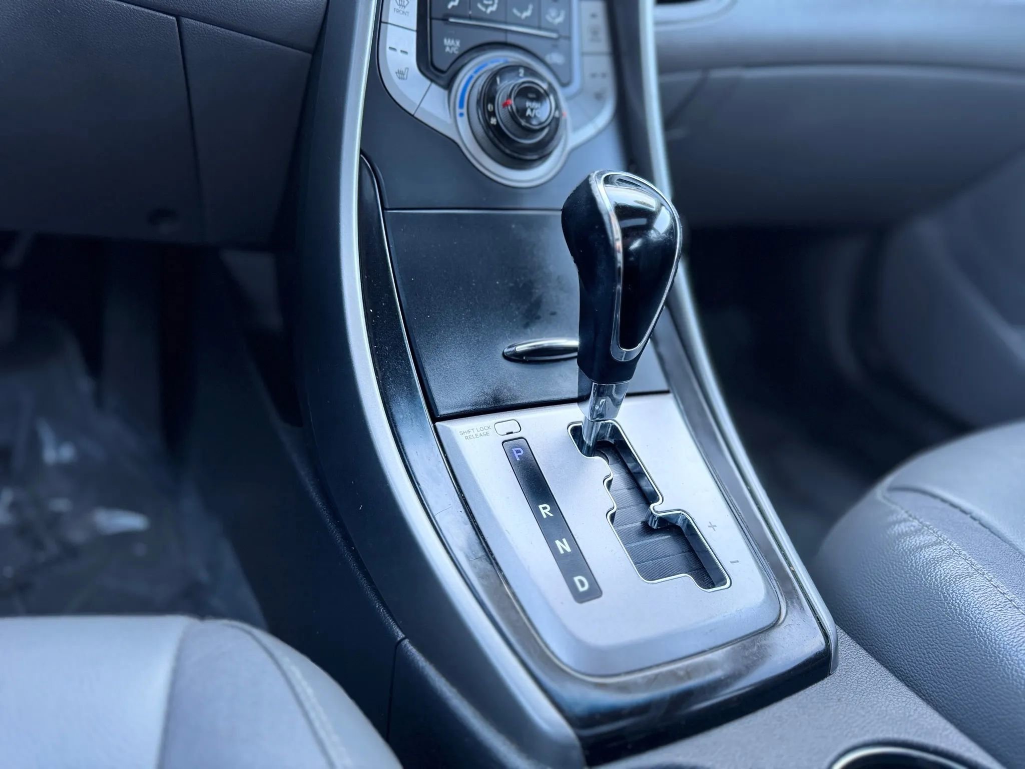 Used 2013 Hyundai Elantra Limited image 21