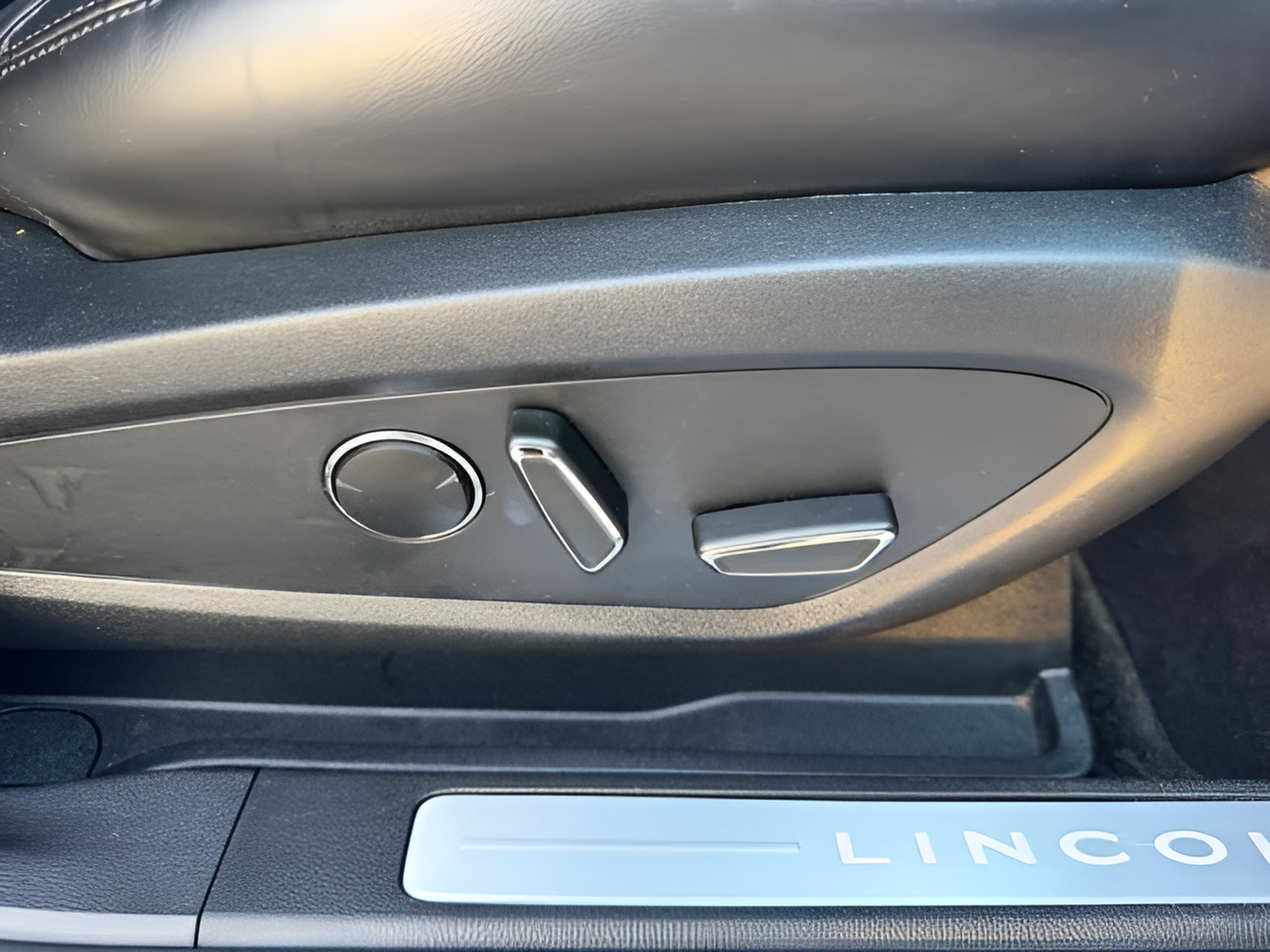Used 2016 Lincoln MKC Select w/ Select Plus Package FWD image 29