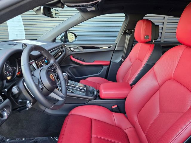 Used 2025 Porsche Macan image 26