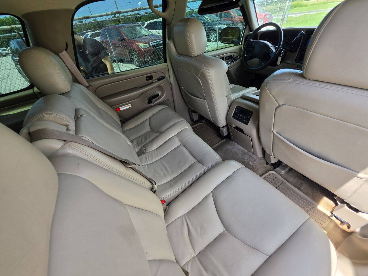 Used 2004 Chevrolet Tahoe LT w/ LT Preferred Equipment Group RWD image 6