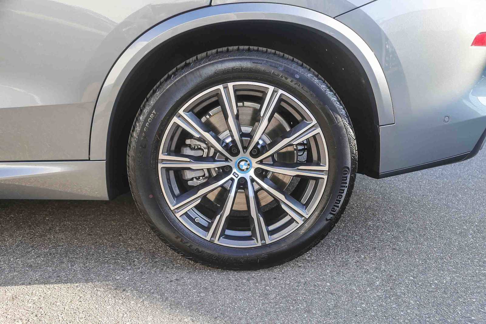 Used 2025 BMW X5 xDrive50e w/ Executive Package image 8