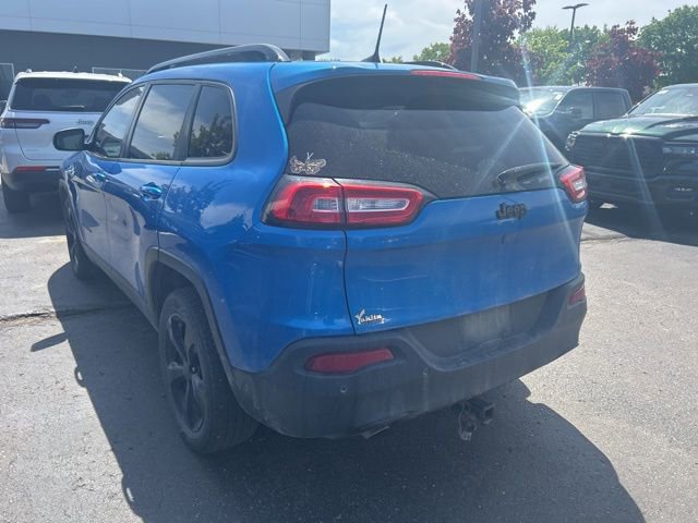 Used 2018 Jeep Cherokee Limited w/ Luxury Group FWD image 2