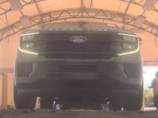 Used 2025 Ford Expedition Active RWD image 11