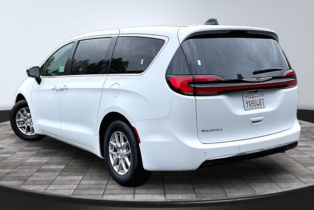 Used 2026 Chrysler Pacifica Select FWD image 22