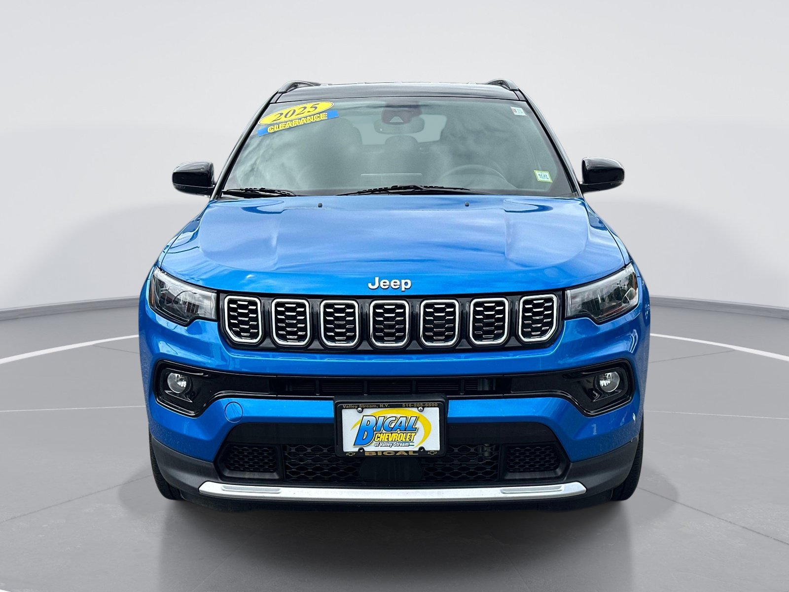 Used 2025 Jeep Compass Limited AWD/4WD image 2