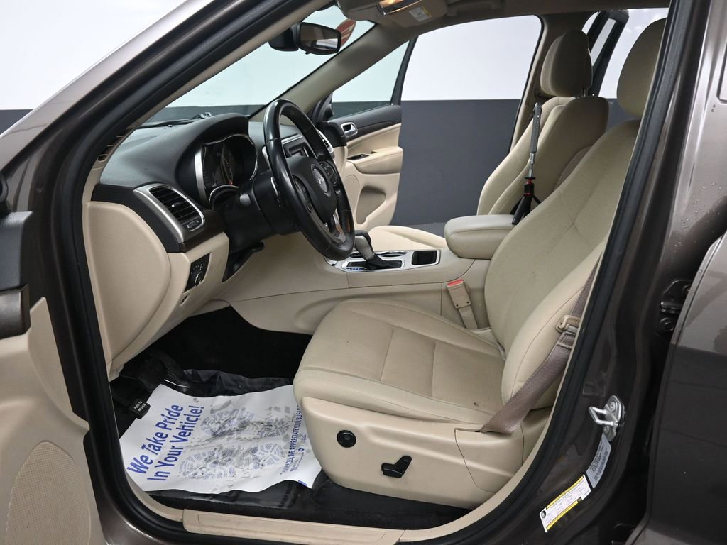 Used 2017 Jeep Grand Cherokee Laredo w/ Quick Order Package 23E image 28