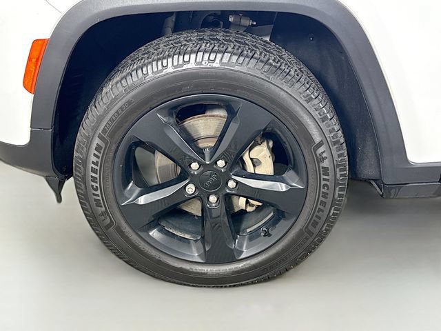 Used 2023 Jeep Grand Cherokee Altitude AWD/4WD image 29