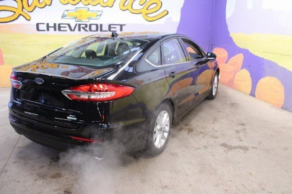Used 2020 Ford Fusion SE image 4
