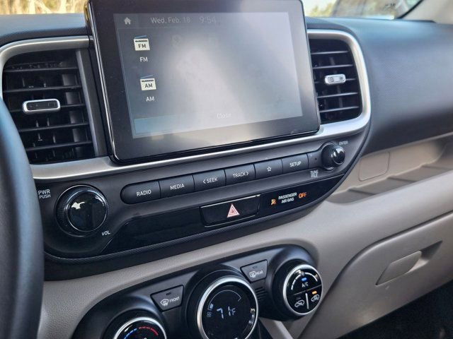 Used 2025 Hyundai Venue SEL image 17