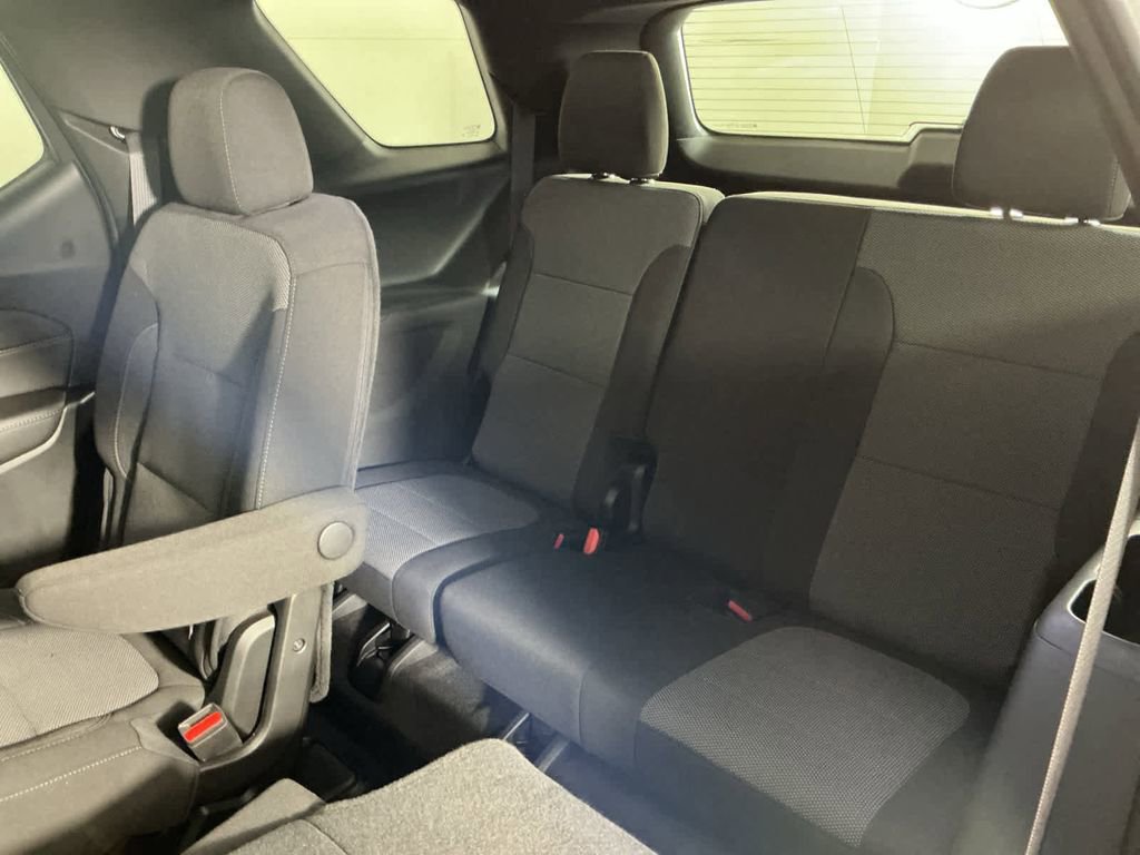 Used 2023 Chevrolet Traverse LT image 12