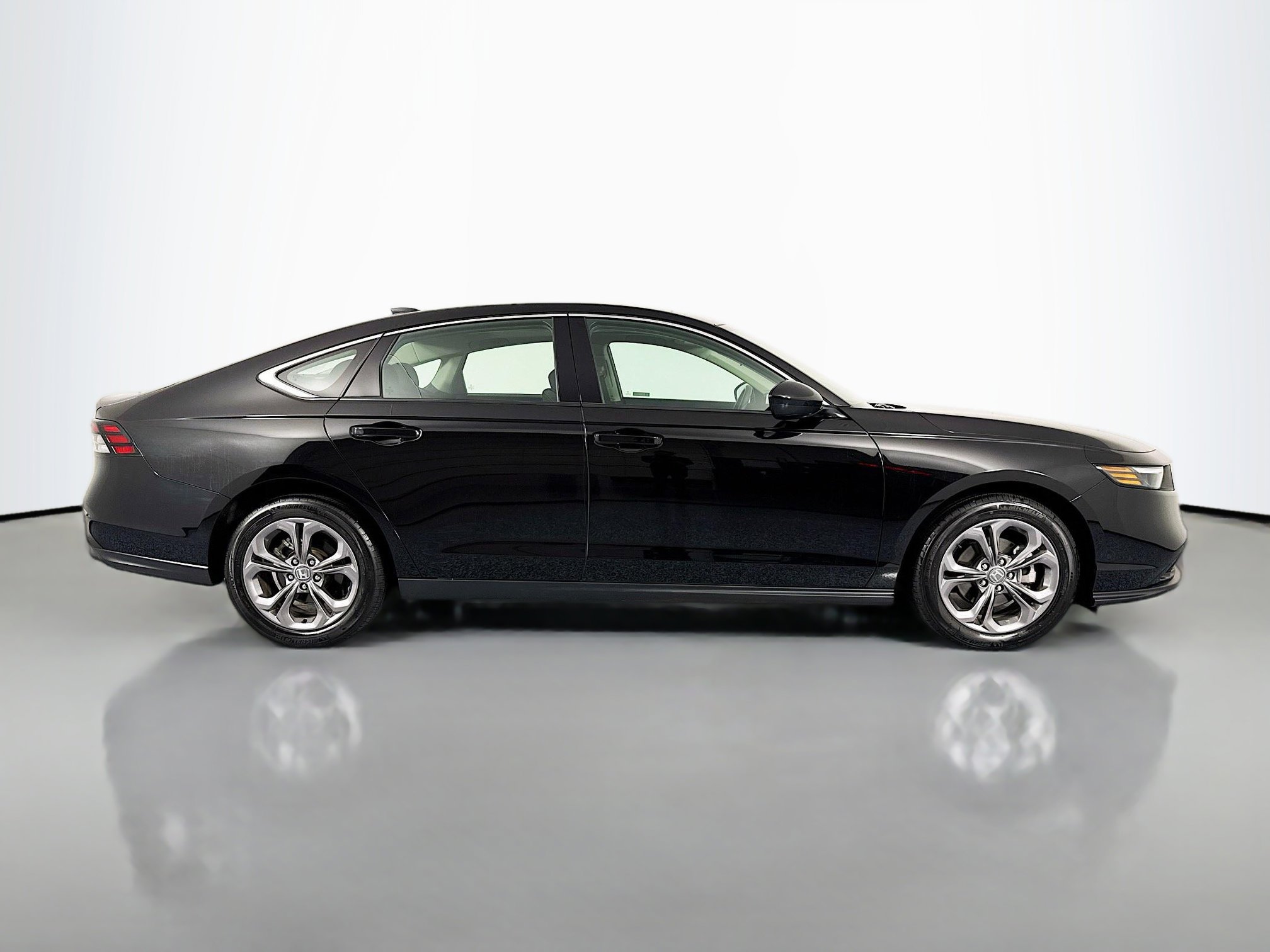 Certified 2024 Honda Accord EX image 4