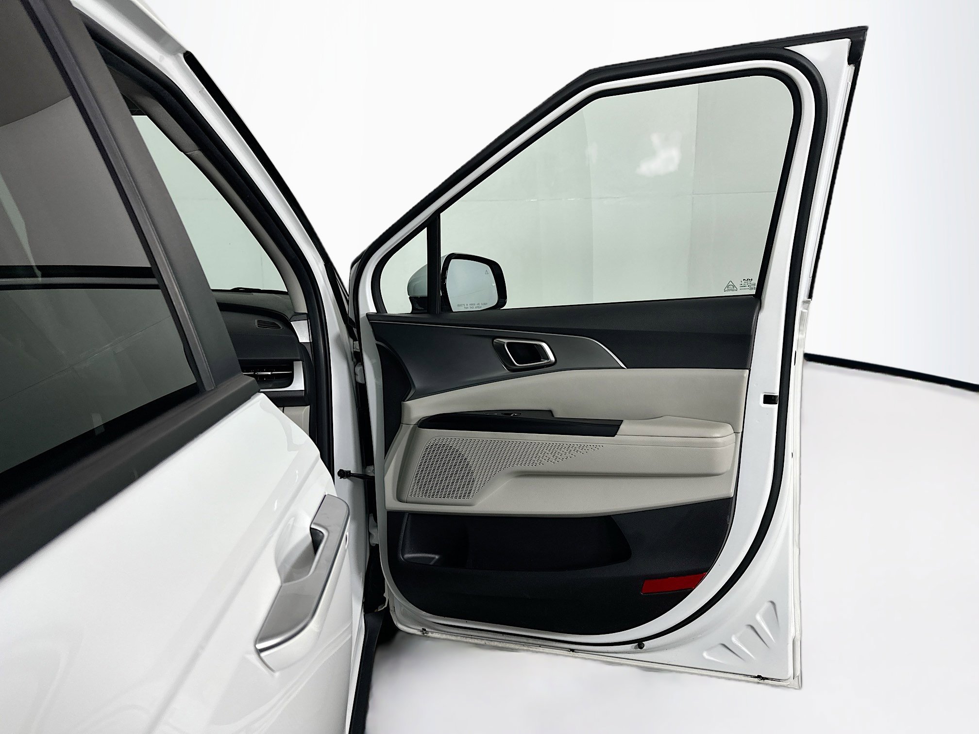 Used 2024 Kia Carnival LX image 30