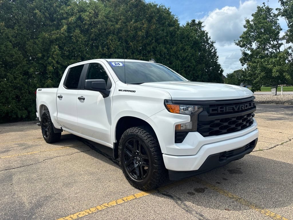 Used 2024 Chevrolet Silverado 1500 Custom w/ Dark Appearance Package AWD/4WD image 8