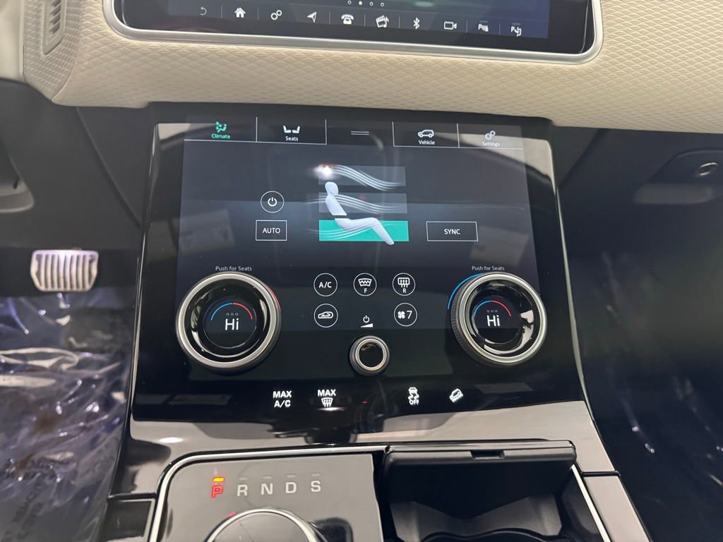 Used 2019 Land Rover Range Rover Velar R-Dynamic SE image 21