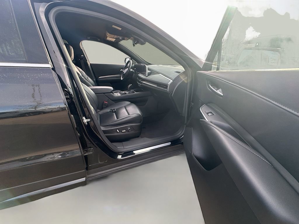 Used 2024 Cadillac XT4 Premium Luxury FWD image 31