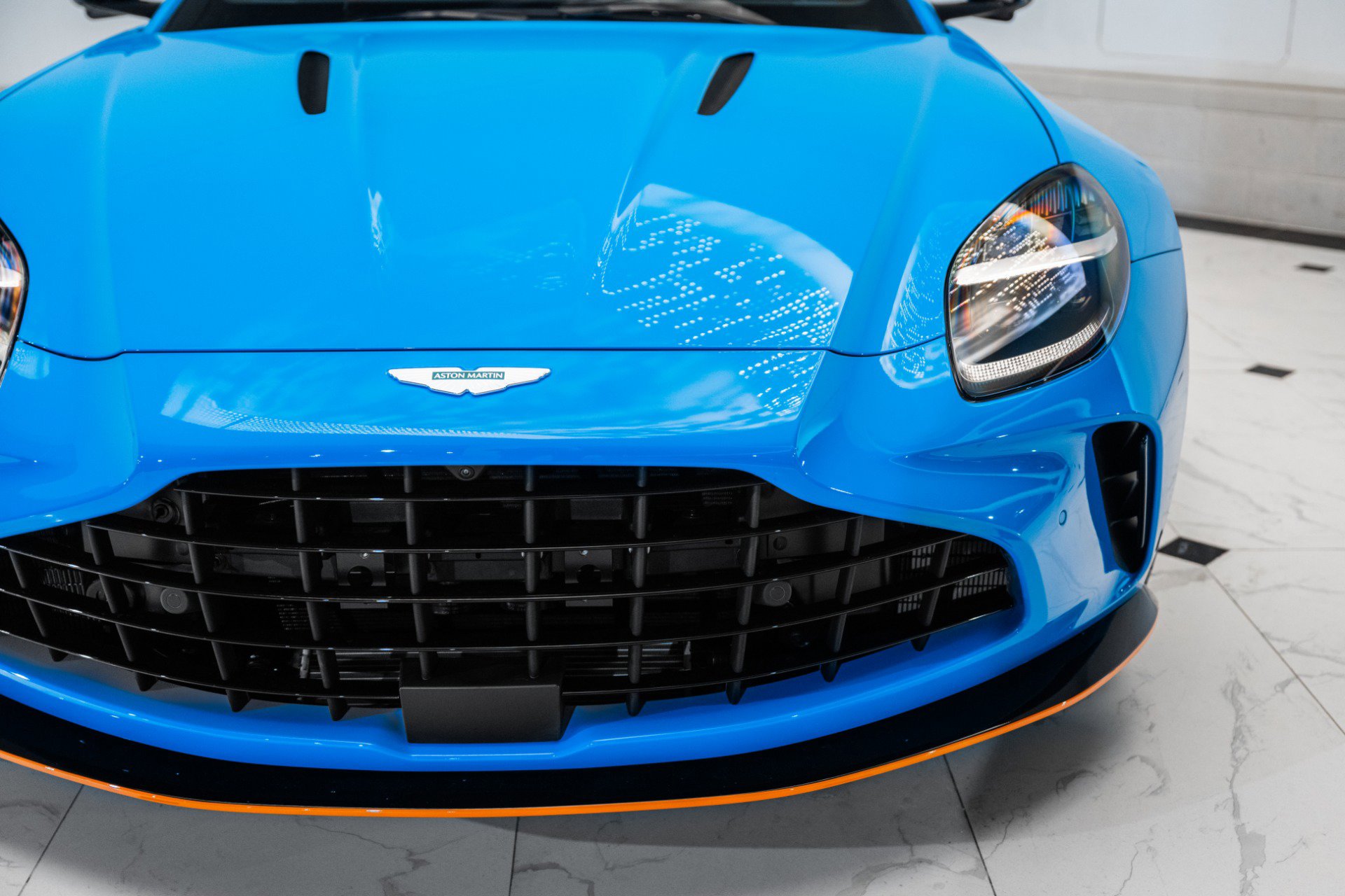 Used 2025 Aston Martin V8 Vantage Coupe image 37