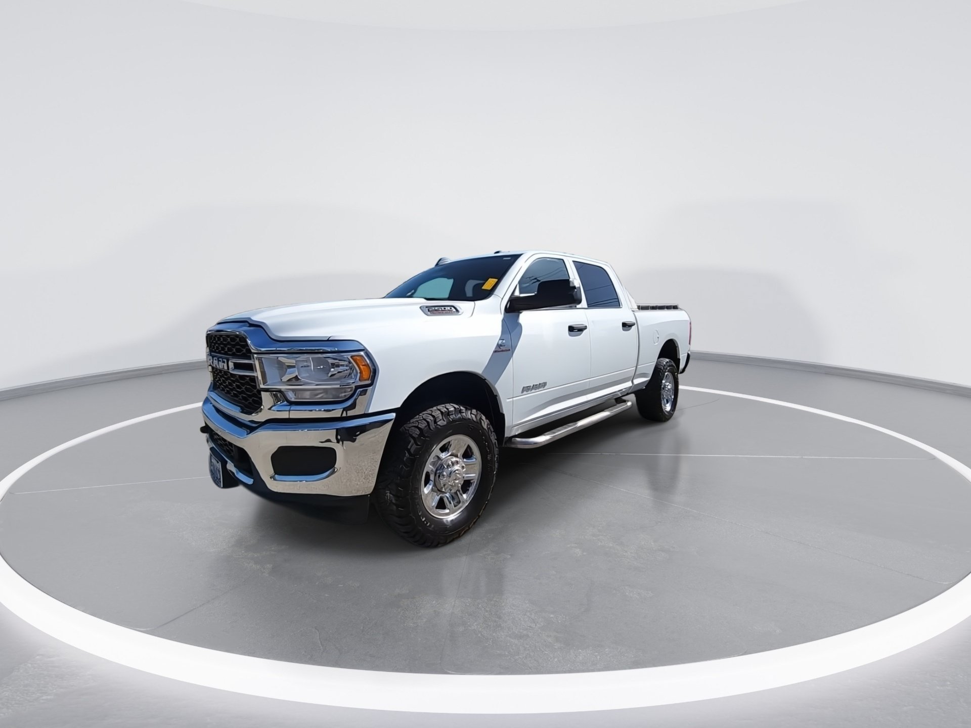Used 2022 RAM 2500 Tradesman w/ Chrome Appearance Group AWD/4WD image 4
