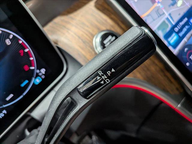 Used 2025 Mercedes-Benz GLC 300 4MATIC image 16