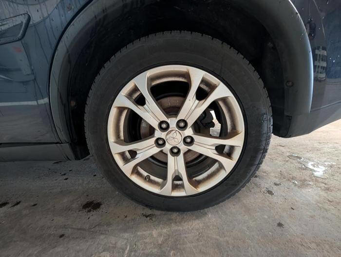Used 2015 Mitsubishi Outlander SE AWD/4WD image 14