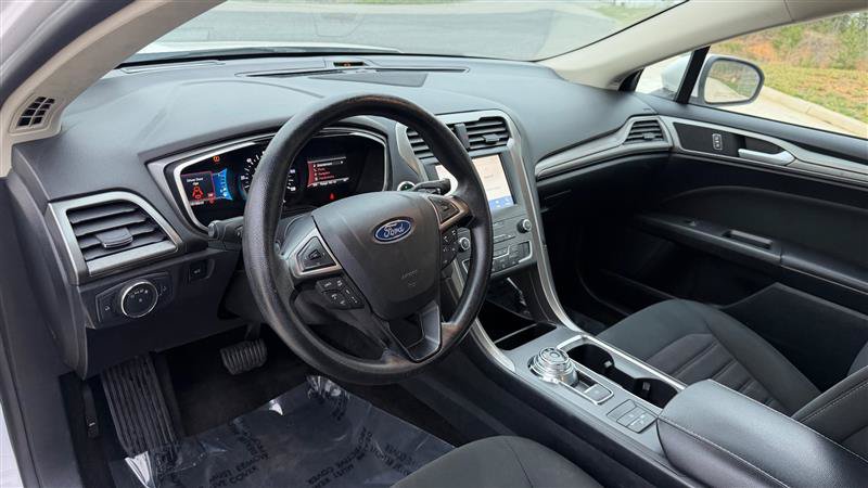 Used 2020 Ford Fusion SE FWD image 10