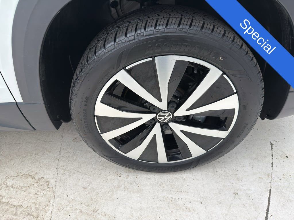 Used 2024 Volkswagen Taos SE image 12