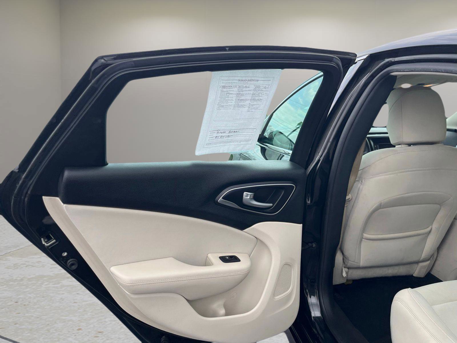 Used 2016 Chrysler 200 Limited image 23