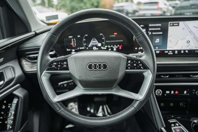 Used 2025 Audi Q5 Premium Plus w/ Premium Plus AWD/4WD image 30