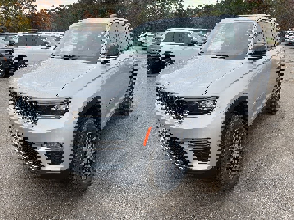 New 2025 Jeep Grand Cherokee Limited image 3