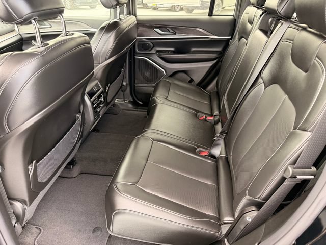 New 2026 Jeep Grand Cherokee Limited w/ Luxury Tech Group II AWD/4WD image 6