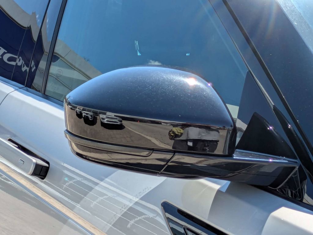 Used 2022 Land Rover Range Rover Evoque R-Dynamic S image 12