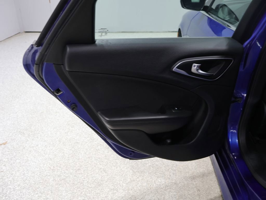 Used 2015 Chrysler 200 Limited w/ Convenience Group image 25