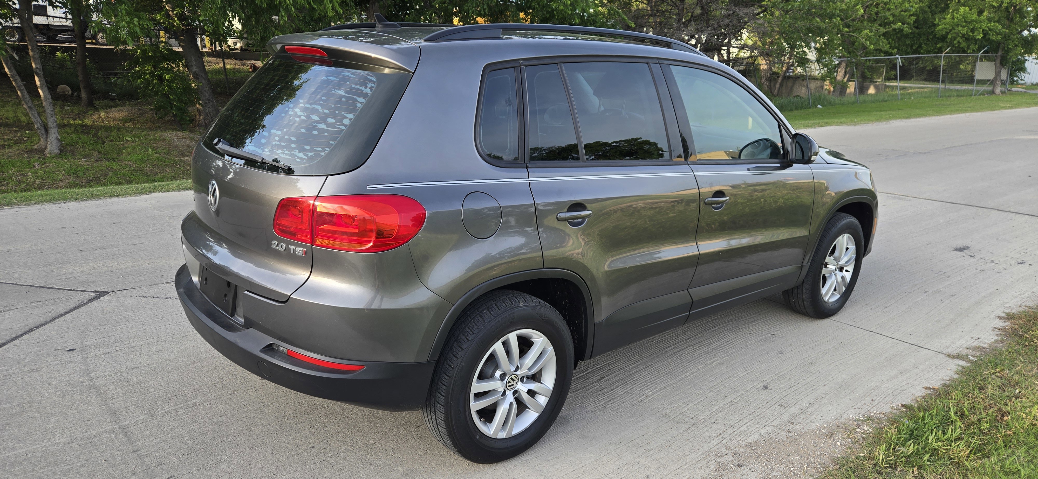 Used 2015 Volkswagen Tiguan S FWD image 9