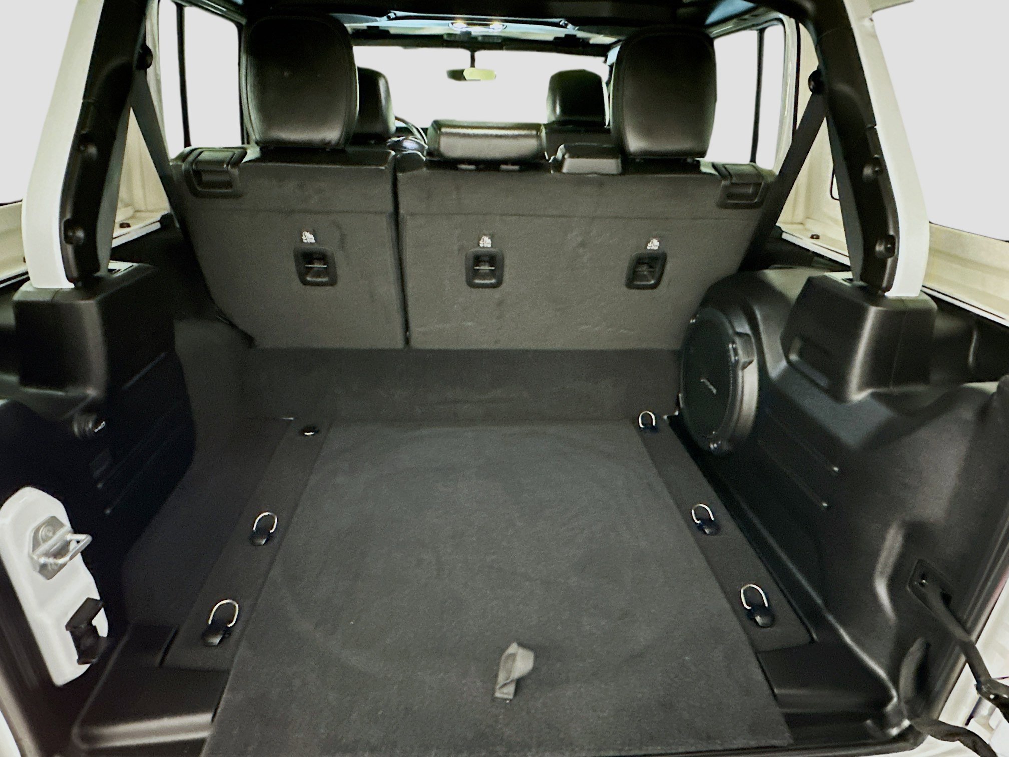 Used 2021 Jeep Wrangler Sahara w/ Cold Weather Group image 31