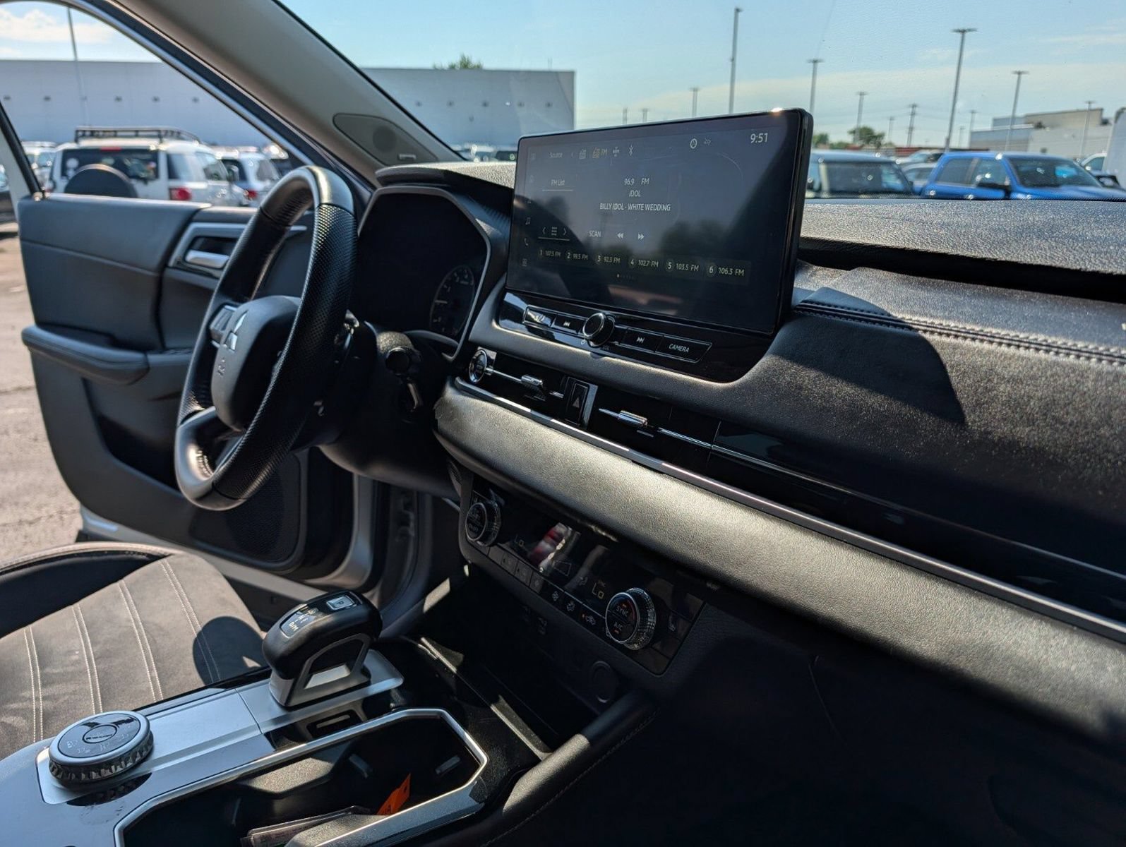 Used 2025 Mitsubishi Outlander SE AWD/4WD image 25