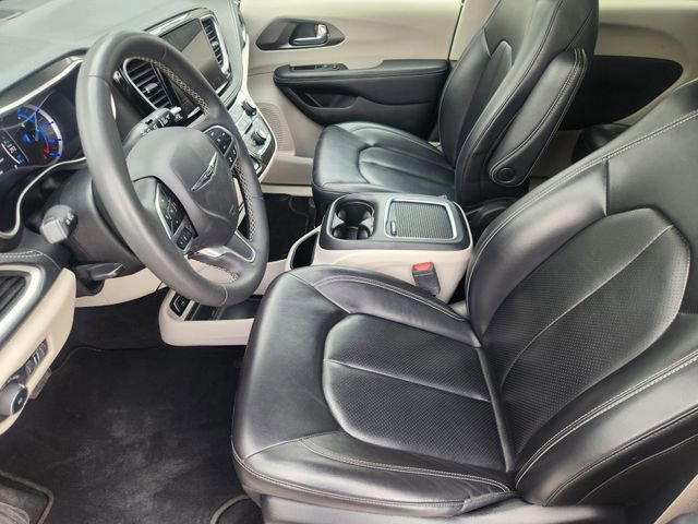 Used 2023 Chrysler Pacifica Touring-L FWD image 9