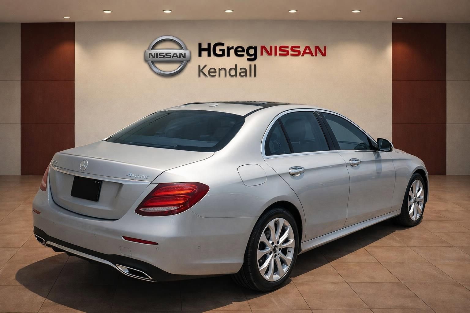 Used 2018 Mercedes-Benz E 300 4MATIC w/ Premium 2 Package (Q02) image 4
