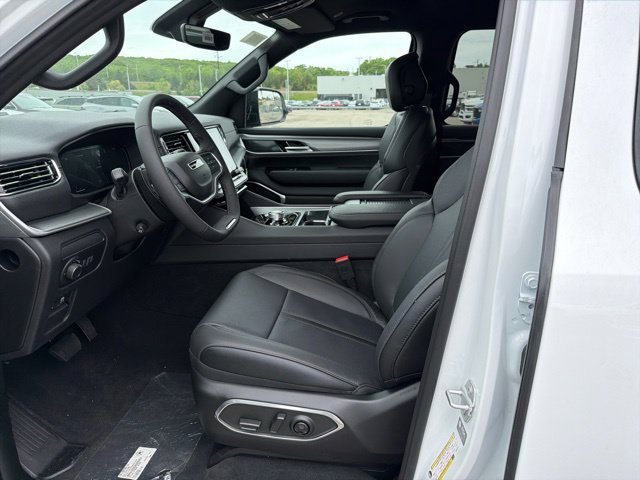 New 2026 Jeep Grand Wagoneer Limited w/ 8-Passenger Seating Package AWD/4WD image 12