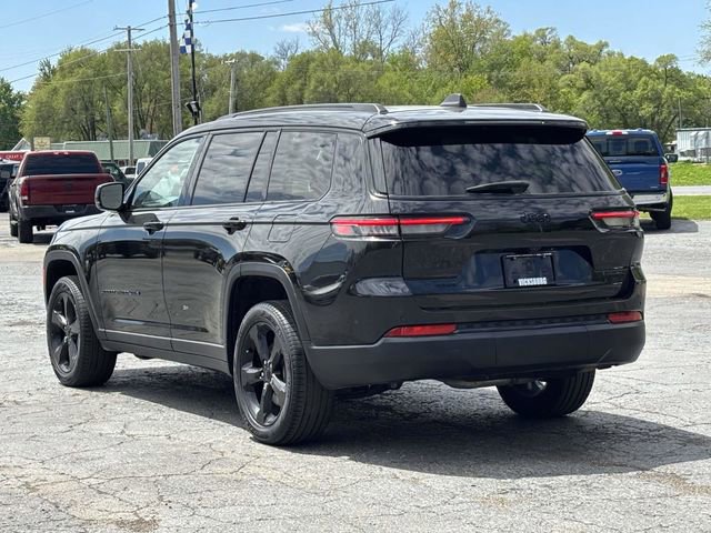 Used 2023 Jeep Grand Cherokee L Limited w/ Luxury Tech Group II AWD/4WD image 2