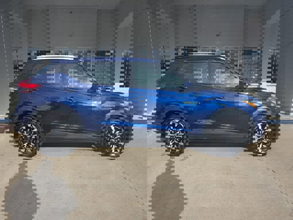 Used 2020 Nissan Kicks SV image 1