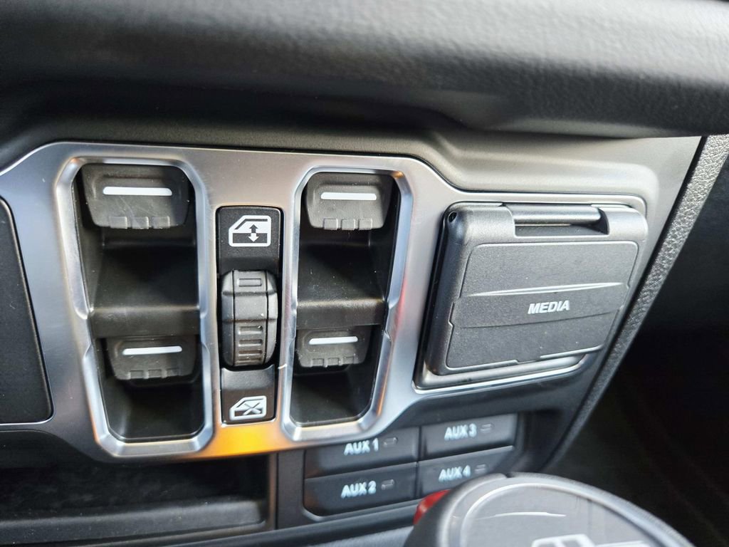 Certified 2025 Jeep Gladiator Sport image 32