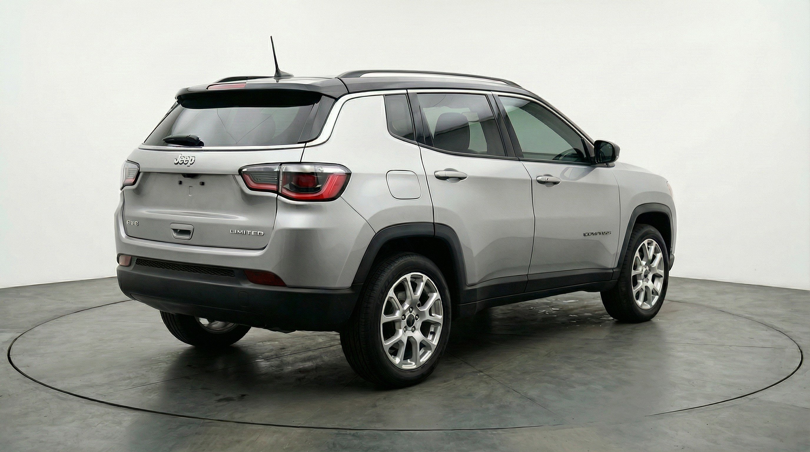 Used 2025 Jeep Compass Limited AWD/4WD image 9