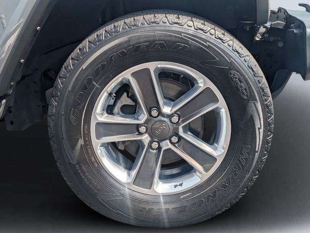 Used 2022 Jeep Wrangler Unlimited Sahara w/ LED Lighting Group AWD/4WD image 11