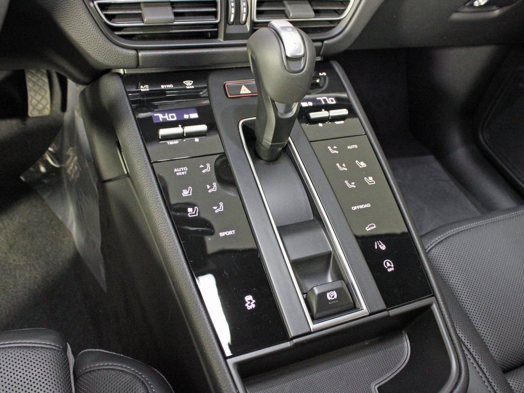 Certified 2025 Porsche Macan image 28