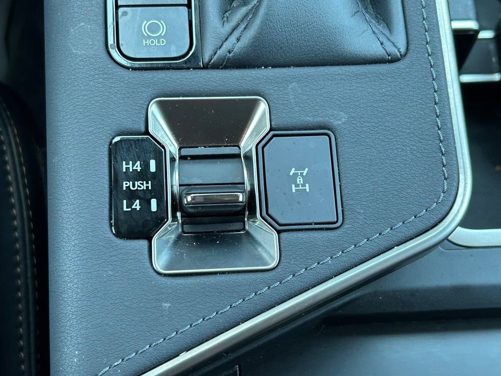 Used 2025 Lexus GX 550 w/ Accessory Package (2T) AWD/4WD image 36