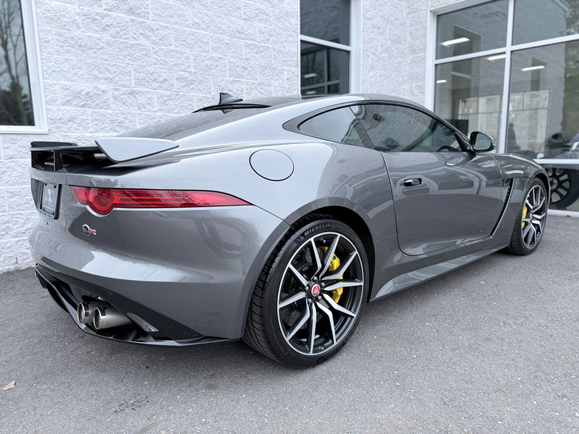 Used 2017 Jaguar F-TYPE SVR image 40