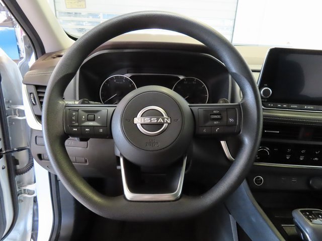 Used 2023 Nissan Rogue S image 8